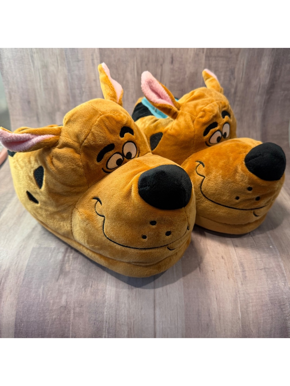 Scooby Doo Adult Slippers Size S/M Plush 3D Scoopy Slippers